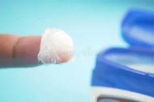 وازلین و ضدعفونی: آیا می‌تواند به بهبود زخم‌ها کمک کند؟
